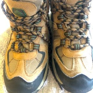Boys size 2 waterproof hiking boots